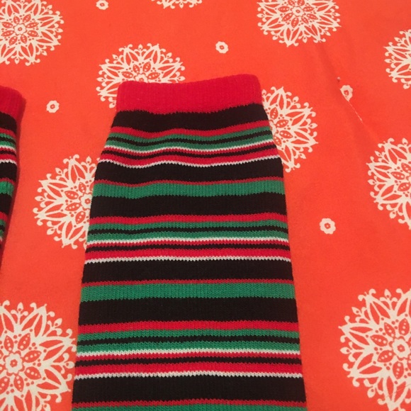 NWOT SANTA TOE SOCKS - Picture 5 of 10